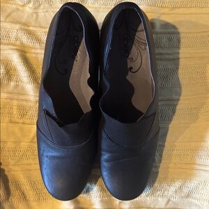Abeo Black Slip-On Comfort Loafers